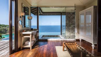 HILLTOP OCEAN-VIEW VILLA