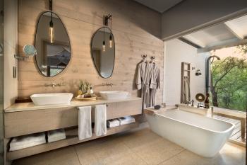 Morukuru Farm House Suites