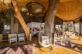 Tree House - Secluded Zambezi Retreat