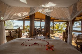 Tree House - Secluded Zambezi Retreat