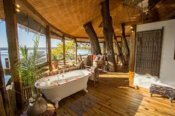 Tree House - Secluded Zambezi Retreat