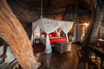 Tree House - Secluded Zambezi Retreat