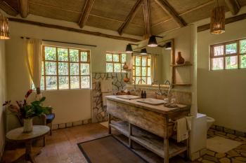 Bwindi Lodge Guest Bandas 