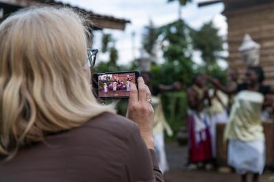 Iby Iwacu Cultural Village - Sabyinyo Silverback Lodge