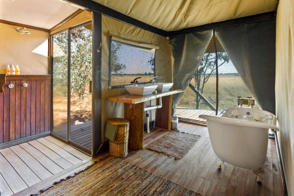 Kadizora Camp: Okavango Delta, Botswana