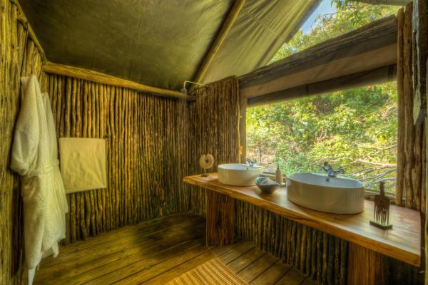 Kadizora Camp: Okavango Delta, Botswana