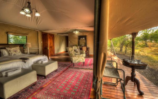 Kadizora Camp: Okavango Delta, Botswana