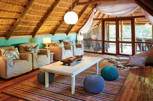 Leroo La Tau | Mkgadikgad | Botetsi River