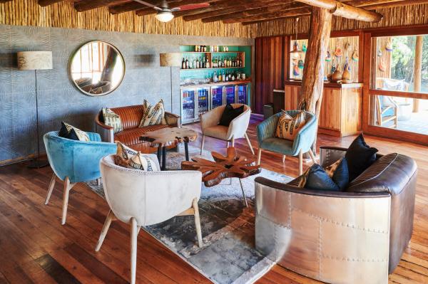 Leroo La Tau | Mkgadikgad | Botetsi River