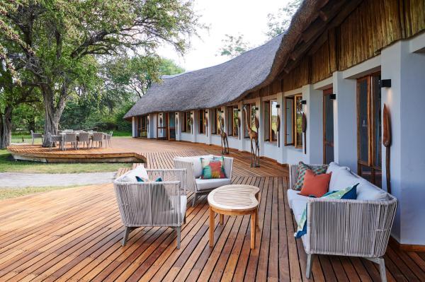 Leroo La Tau | Mkgadikgad | Botetsi River