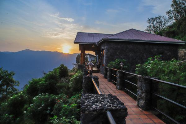 Nkuringo Bwindi Gorilla Lodge