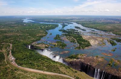 Visiting Victoria Falls: Zimbabwe vs Zambia